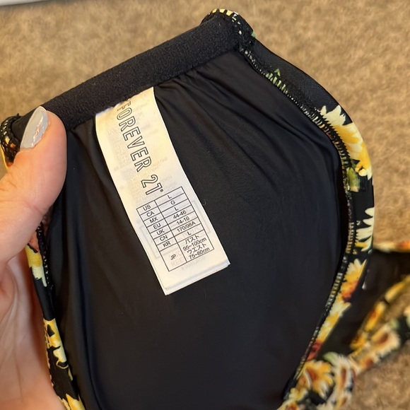 Sunflower Swim Suit 🌻 - Picture 3 of 6